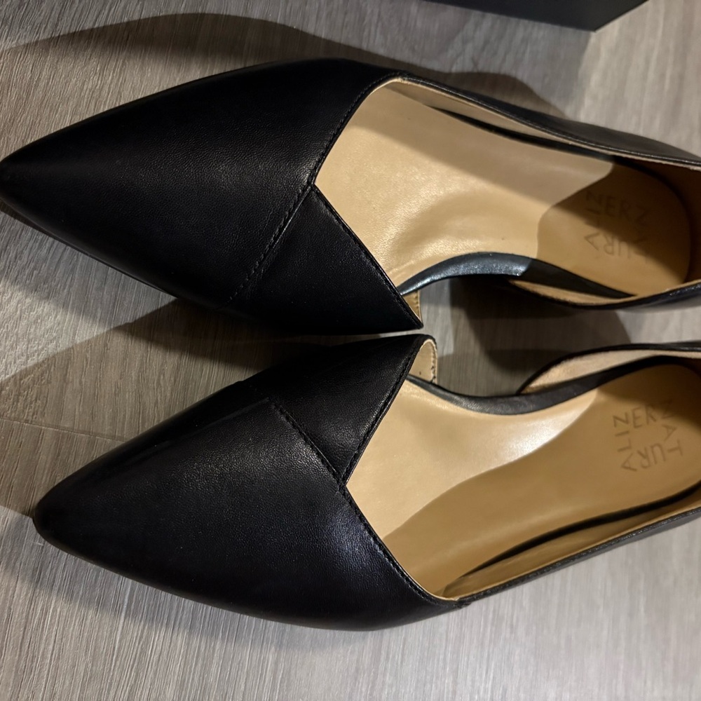 Naturalizer Black Leather Flats 7W